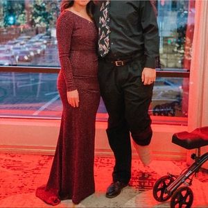 Deep maroon gown for on Windsor